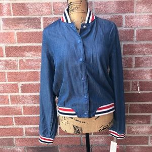 💋2/$30💋 
Denim bomber jacket